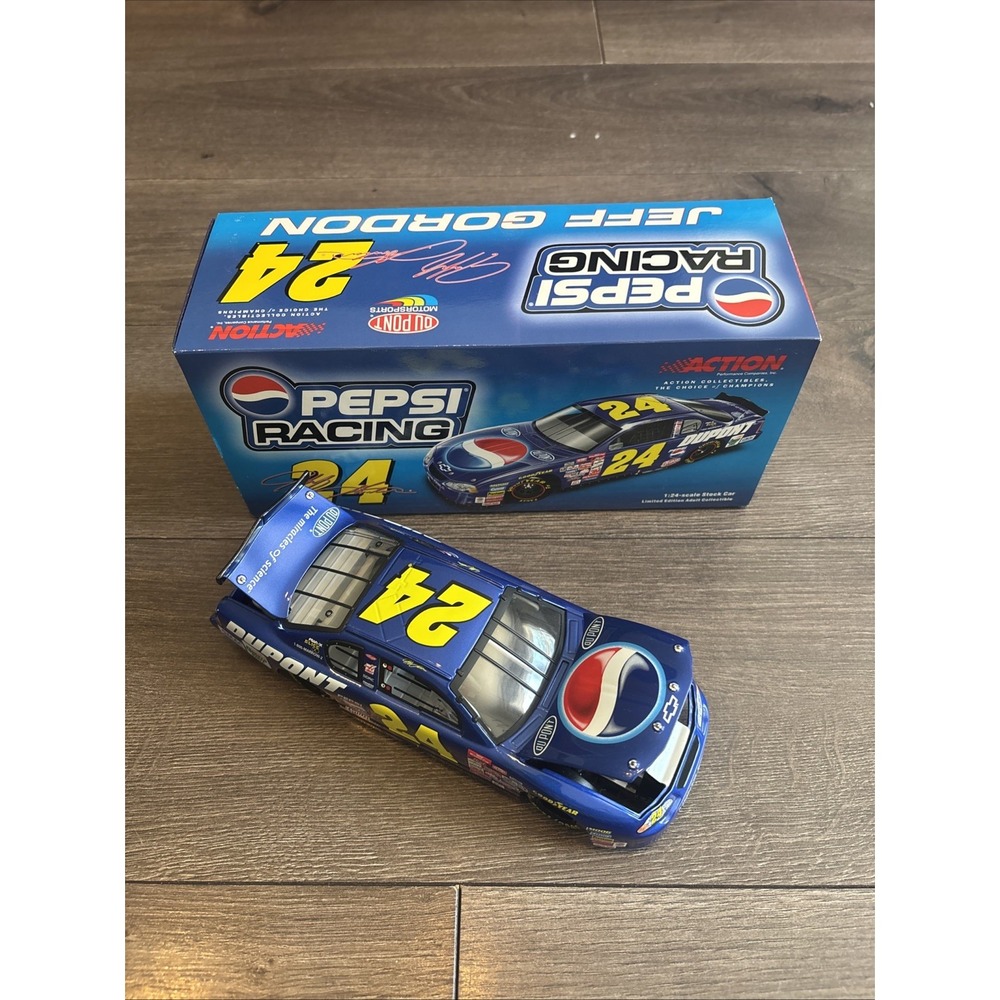 Jeff Gordon #24 DuPont / Pepsi 2001 Monte Carlo Action 1:24 scale NASCAR 101127